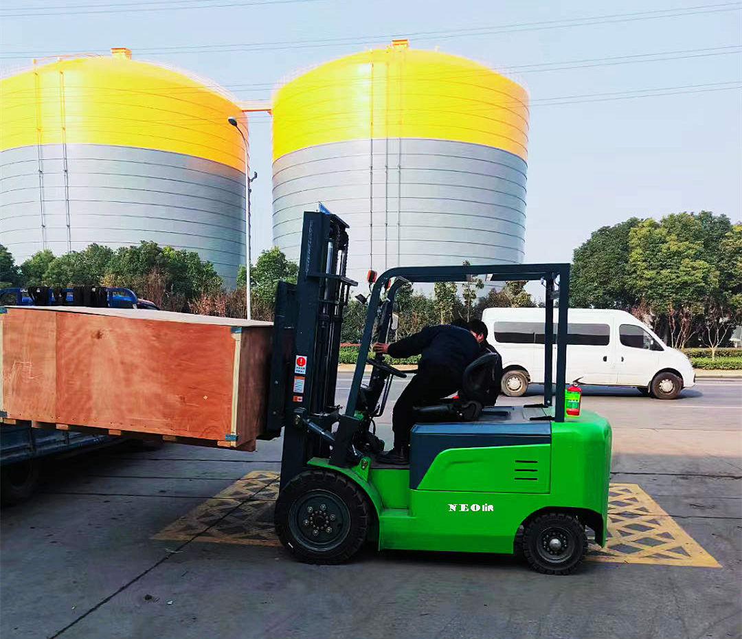 Application Of 4 Wheel Electric counterbalance Forklift 