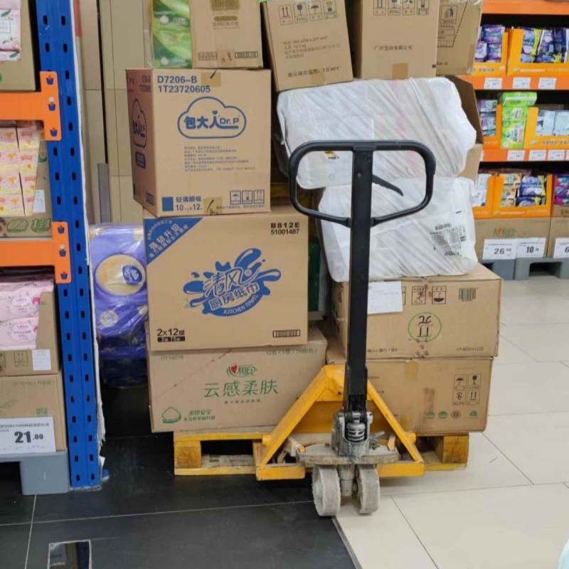 NEOlift Hand Pallet Jack In Supermarket