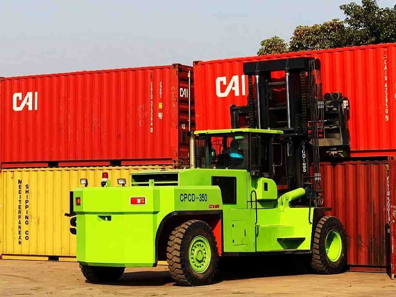 NEOlift Heavy Duty Diesel Counterbalance Forklift Works Well In Port