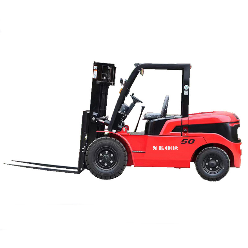The daily maintenance of the internal combustion forklift.