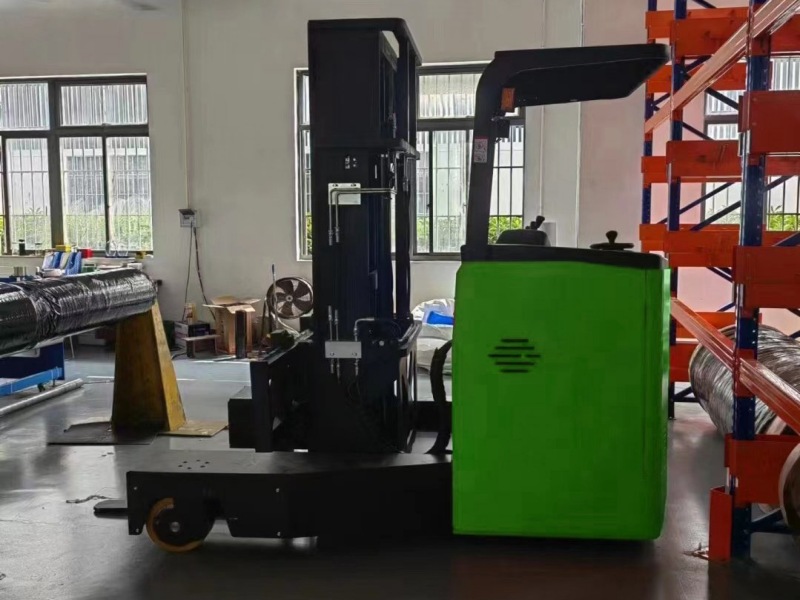 NEOlift 4-directional reach truck works well in client's warehouse