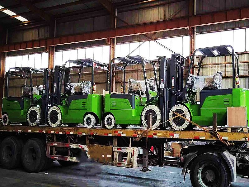 4 units of lithium battery forklifts will be sent to customer.
