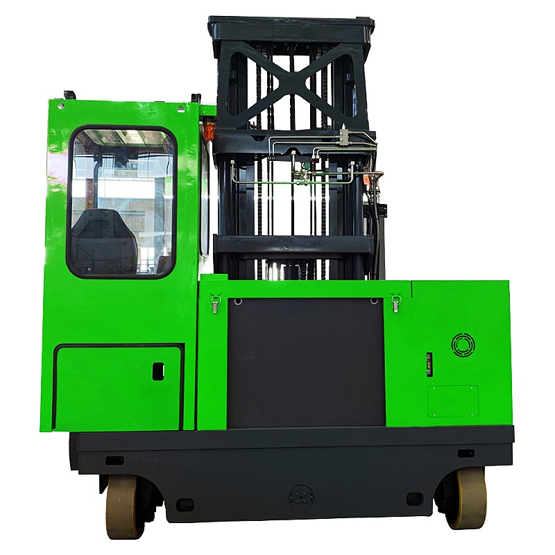 Seated type multi-directional reach truck