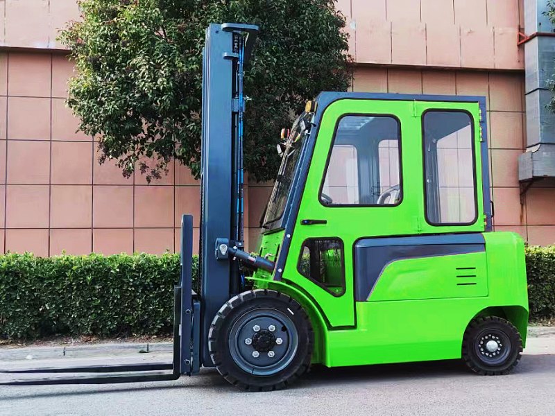 1 unit of NEOforklift customized 3 tons Li-ion battery forklift will be sent to customer
