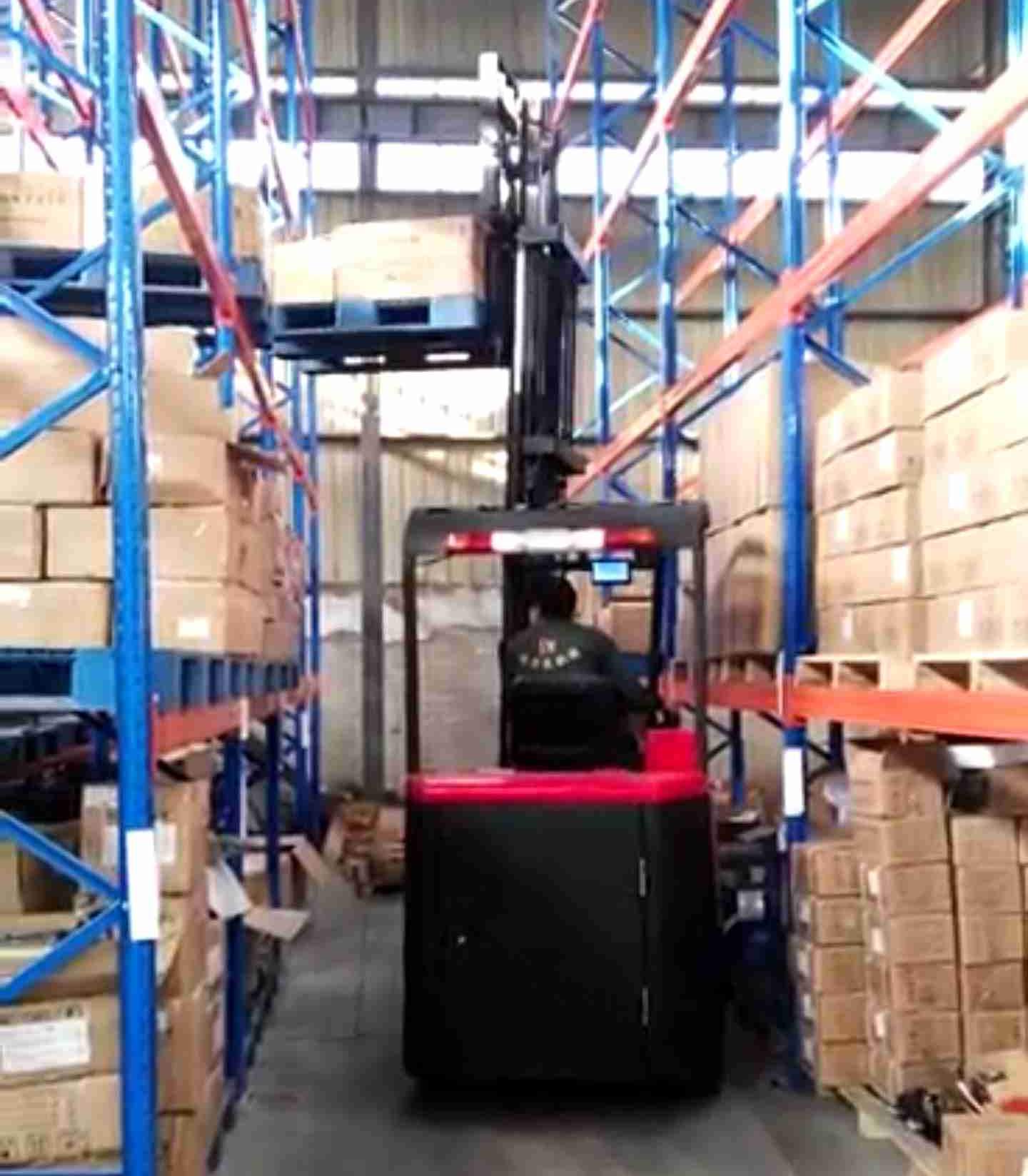 Application of Electric Articulated Forklift 