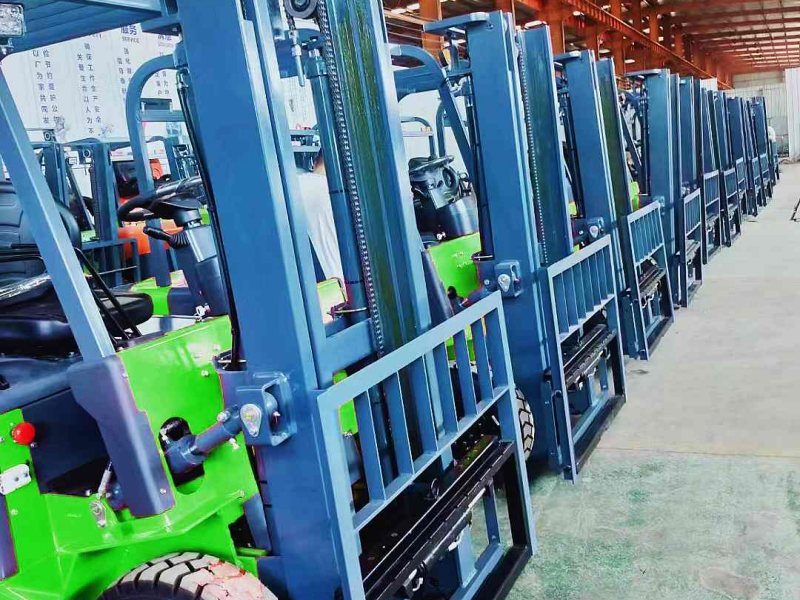 10 units of 3 tons electric forklifts will be delivered to our clients.