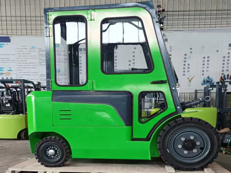 1 unit of NEOlift lithium battery electric forklift will be delivered to customers soon.