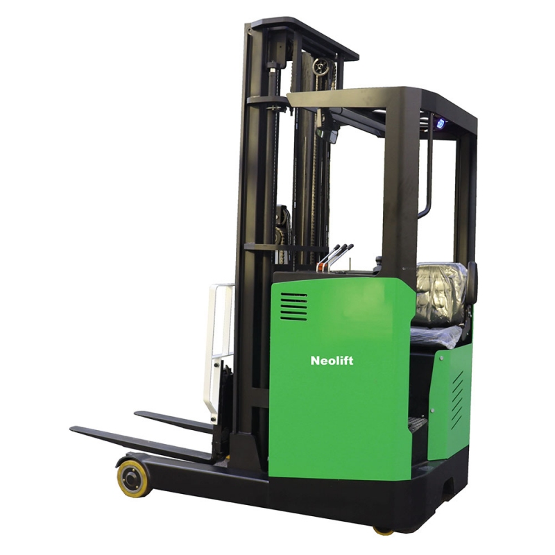 What are the introduction and operation precautions of the reach truck?