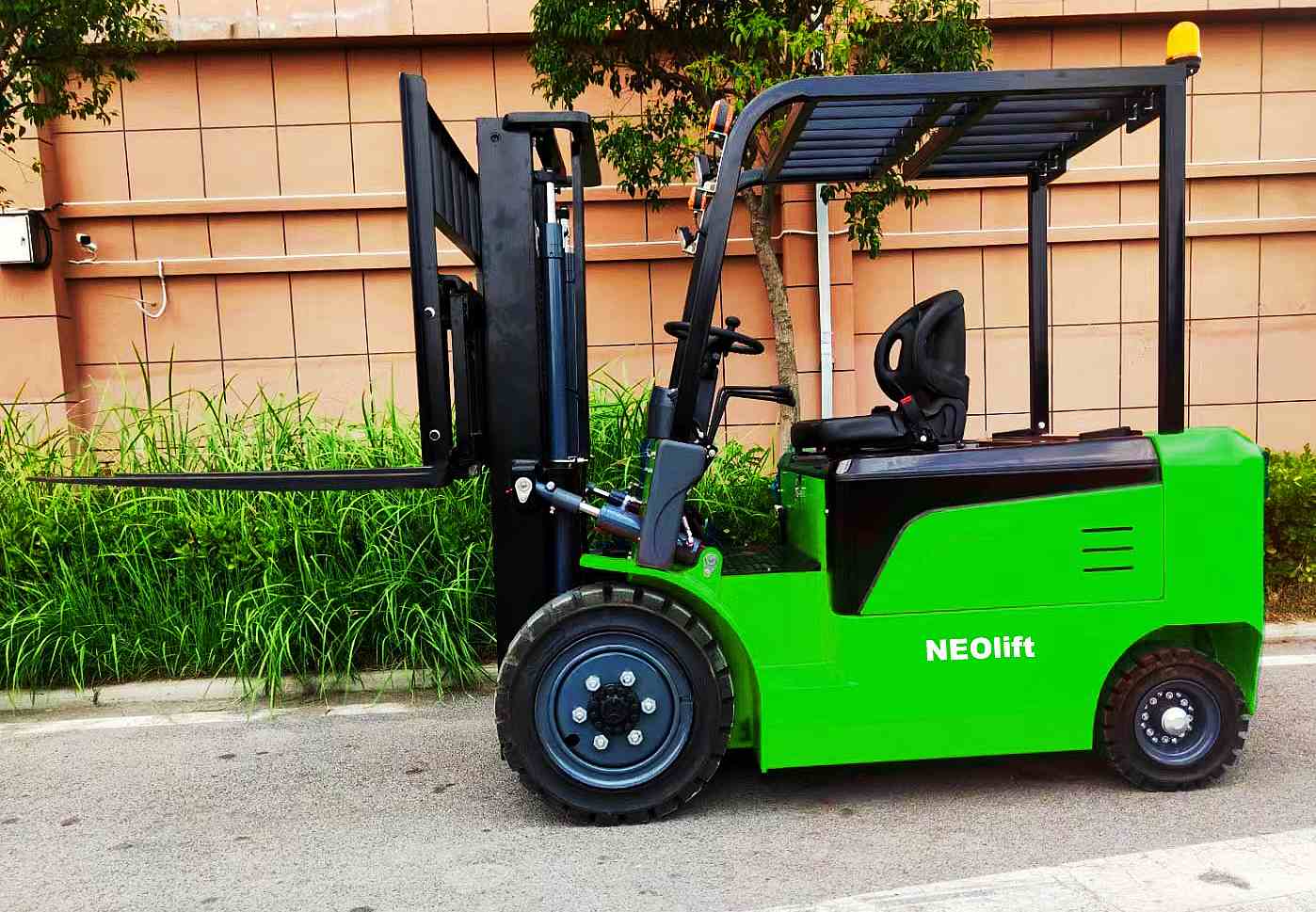 4 wheel electric forklift 