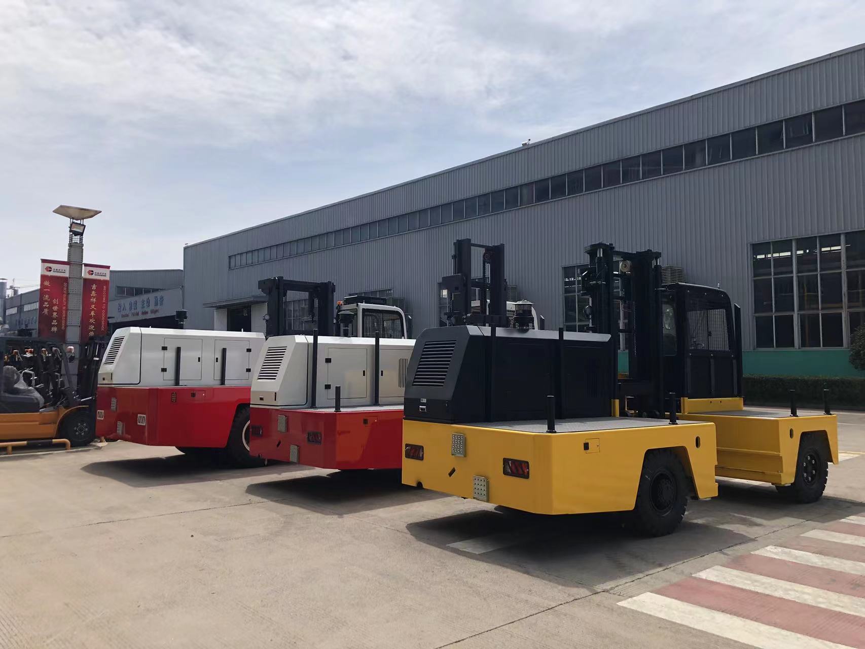 Side loader forklift