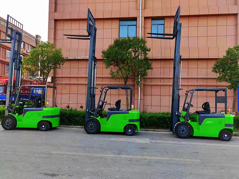 3 units of electric forklifts will be delivered.