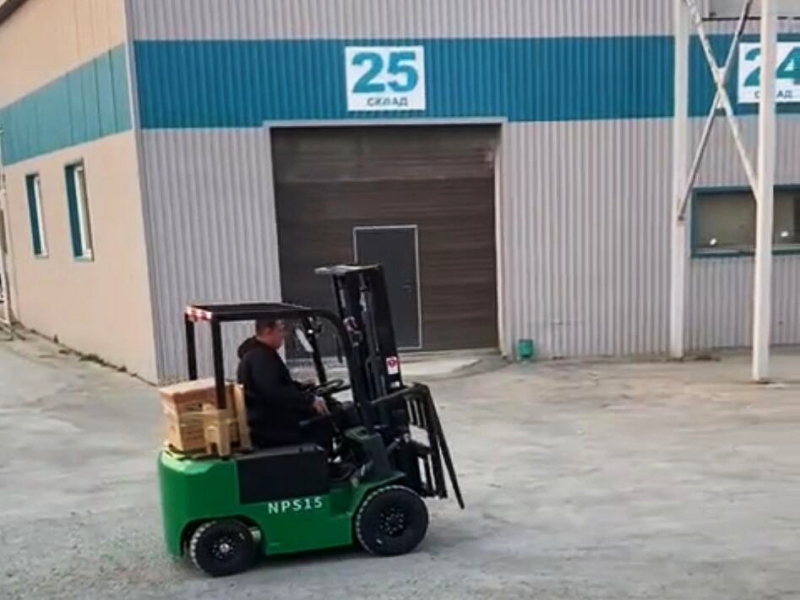 1 unit of 1.5 tons electric forklift delivered to Russia.