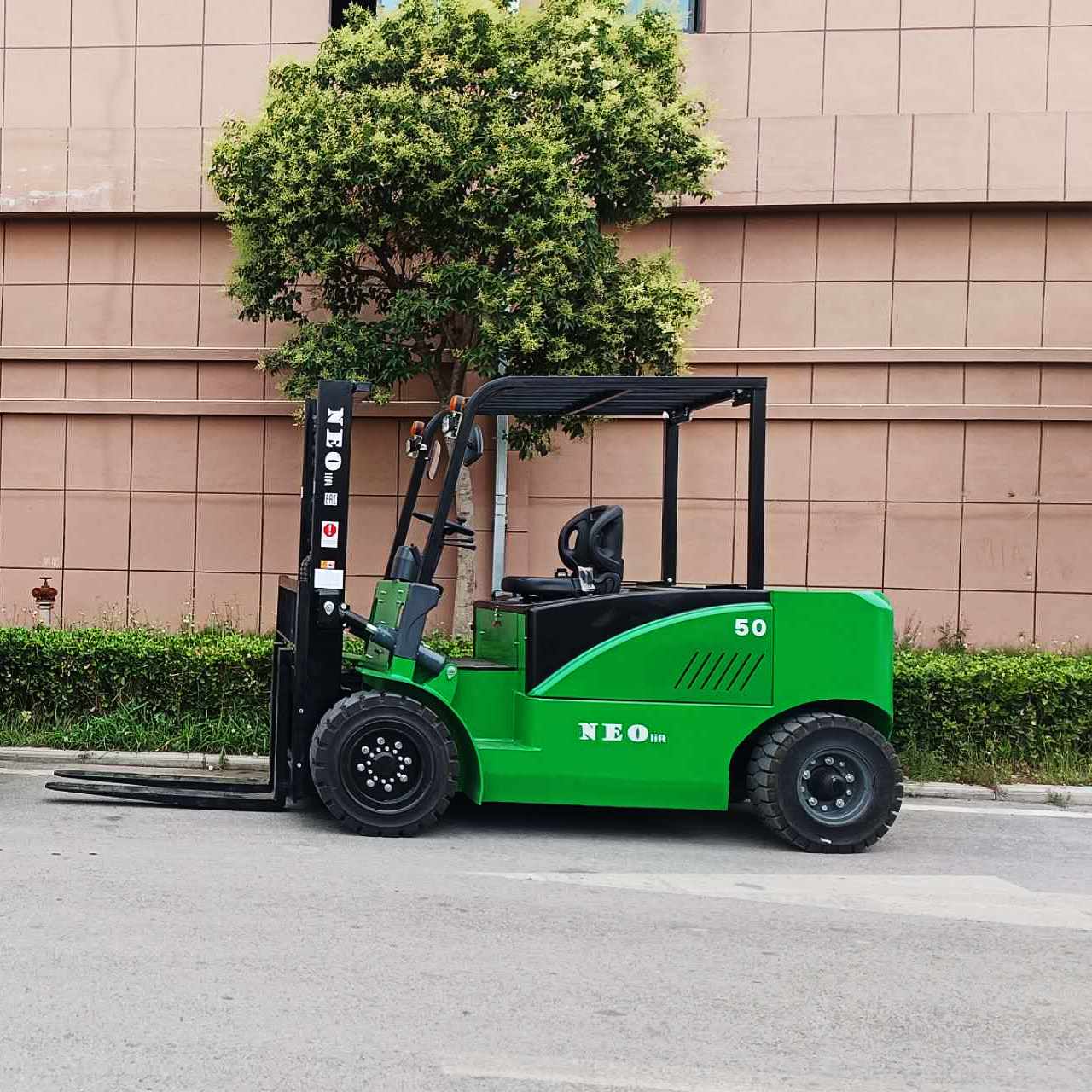 Several advantages of lithium battery forklifts.