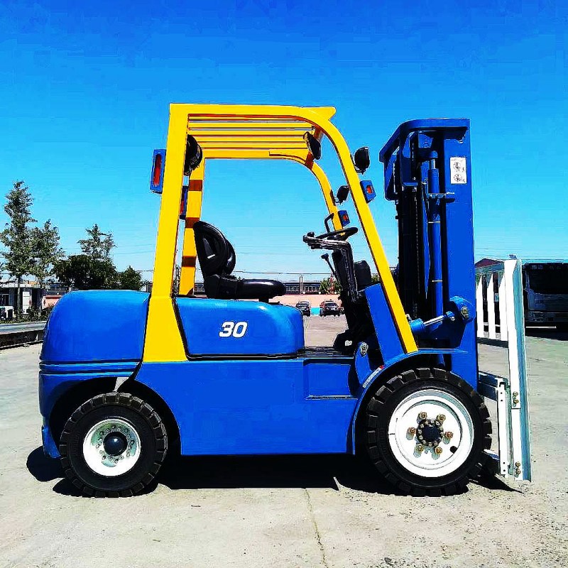 LPG and gasoline forklift