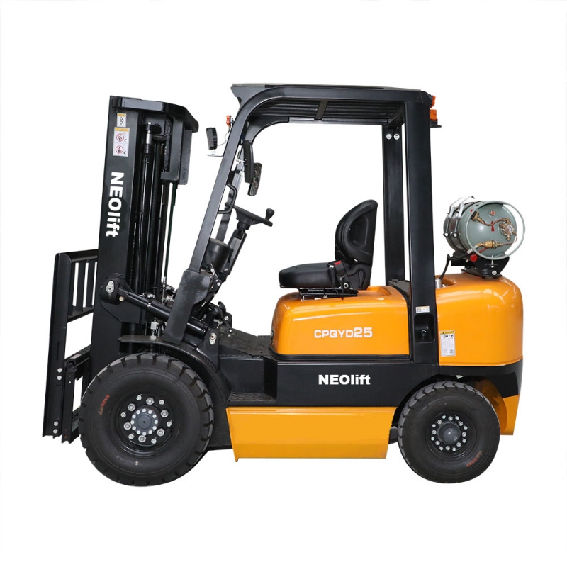 Which one is more suitable for outdoor operations, diesel forklift or LPG forklift?