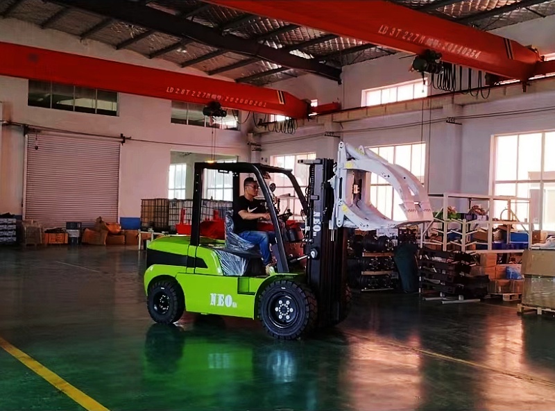 Application of four-wheel electric forklift with diesel chassis