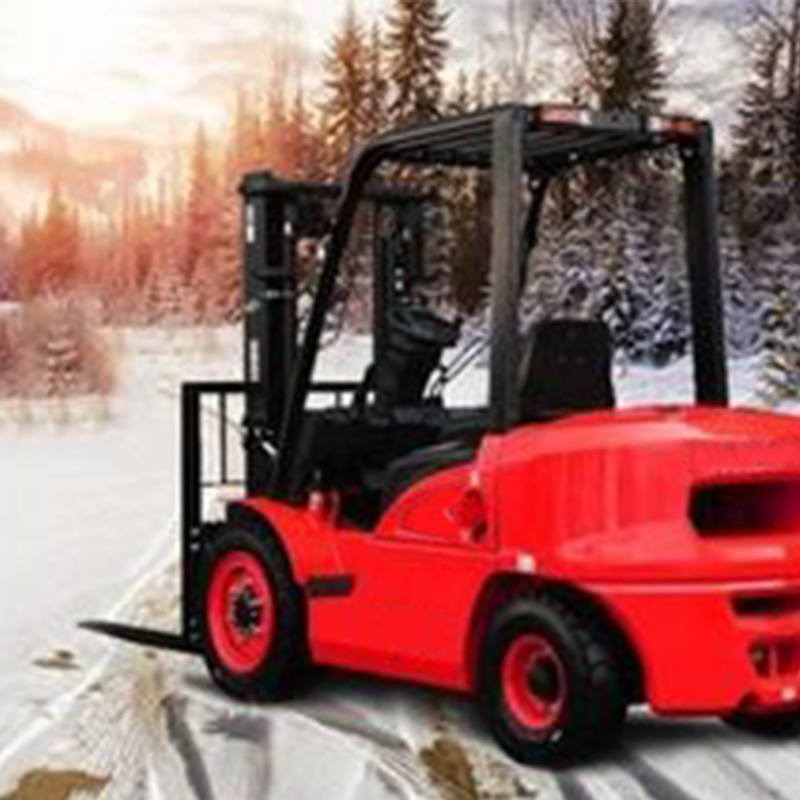 In winter: A full range of guidelines for the safe use of forklifts