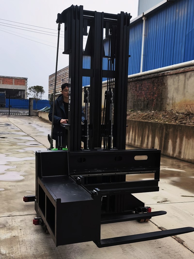 Application of 3 way pallet stacker truck